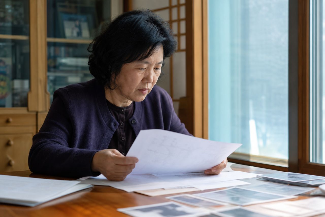 협의이혼 합의했는데 재산분할 다시 청구할 수 있을까? 관련 전문가 상담·서류 검토 장면